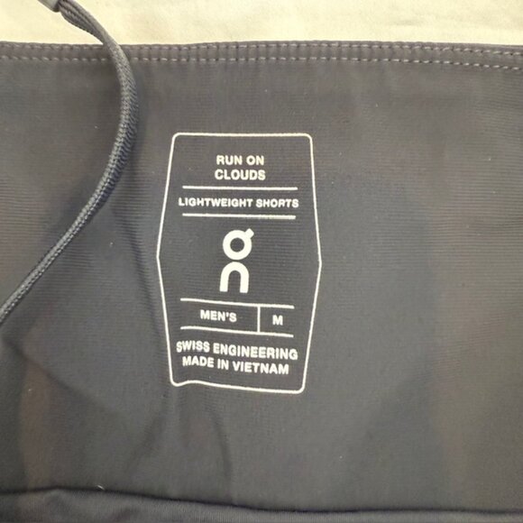 Great condition ON Run On Cloud Lightweight Shorts in black. Size Medium - Picture 3 of 4